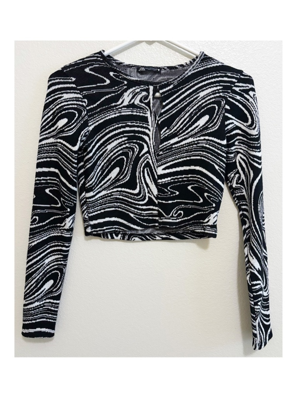 Zara knit black and white swirl pattern cropped sweater